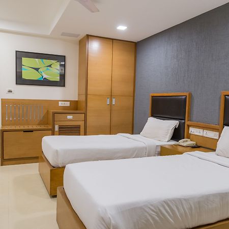 The Silver Leaf Hotel Ahmedabad Bagian luar foto