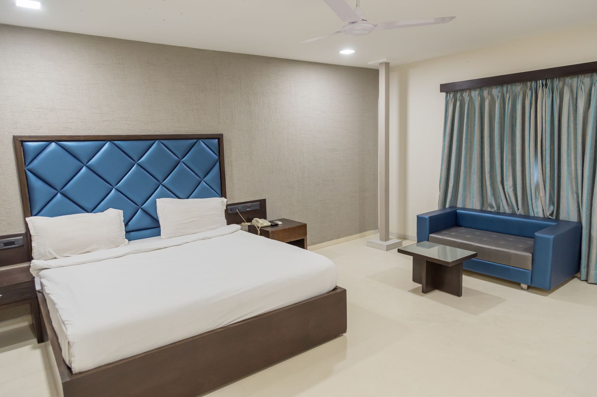 The Silver Leaf Hotel Ahmedabad Bagian luar foto